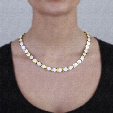 Collier doré or jaune et céramique blanche