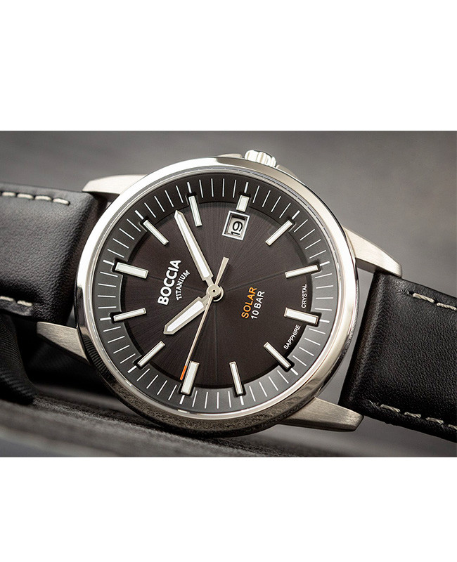 Montre homme rechargement solaire en pur Titane elle est unique